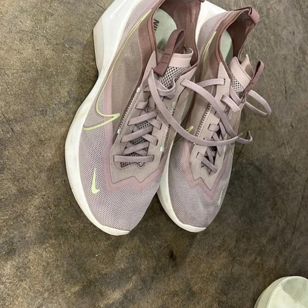 Nike Vista Lite Women's Pink Running Shoes size 39.5 /9